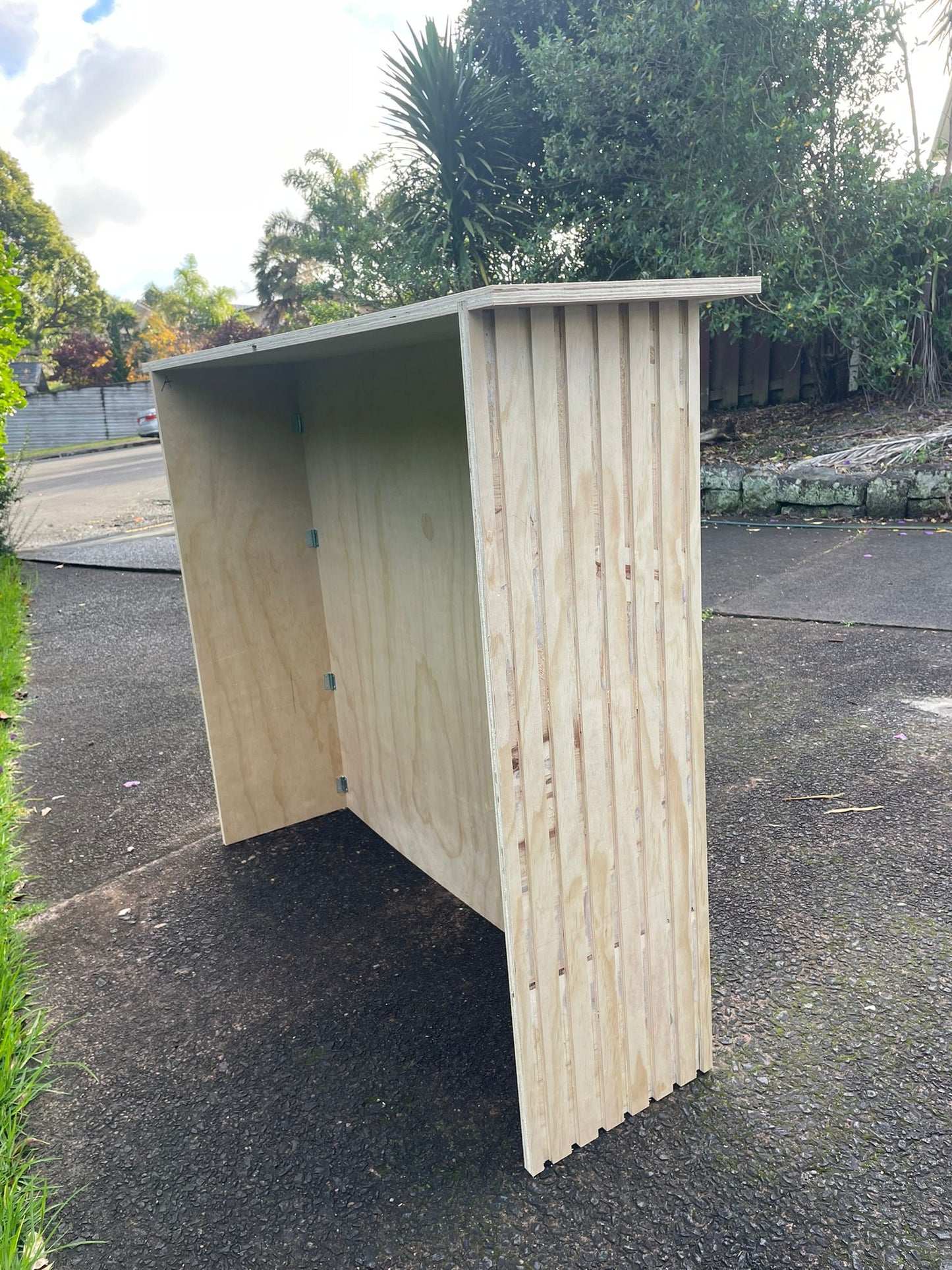 Grooved Foldable Table