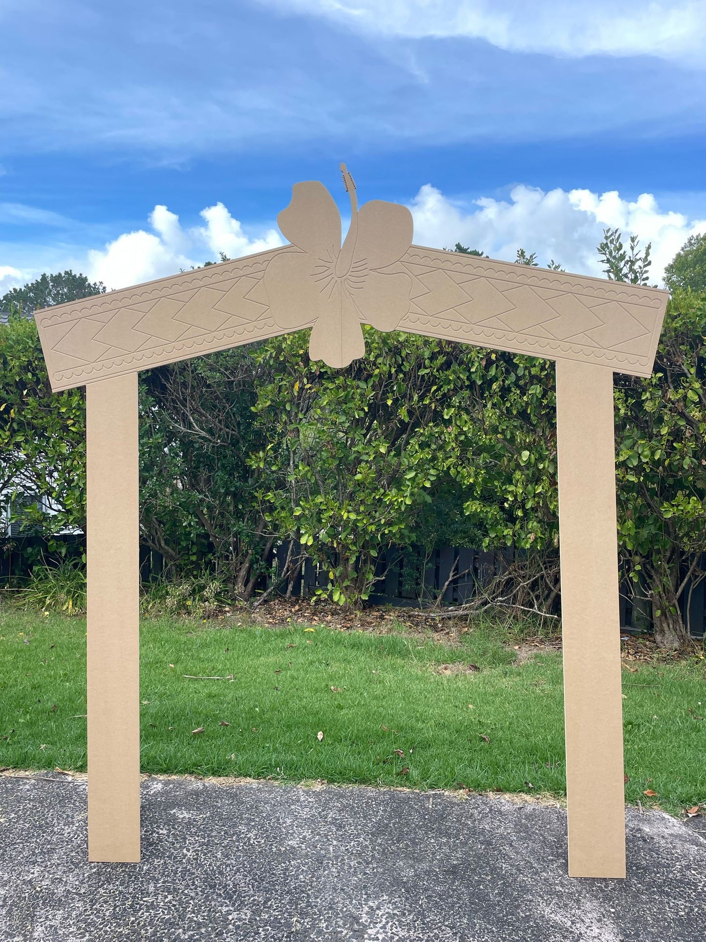 Marae Entrance depicting the hibiscus coast