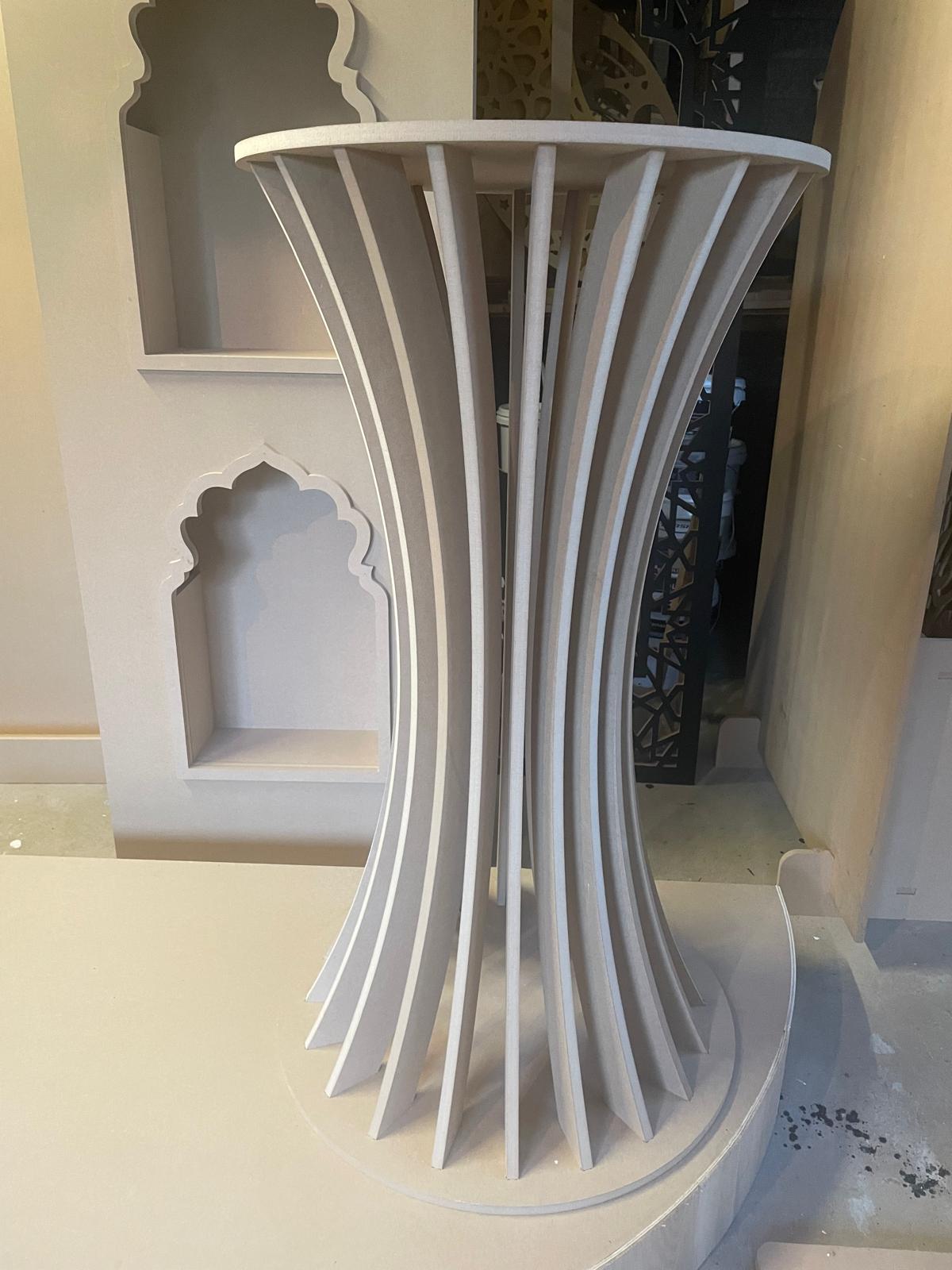 Y Slatted plinth
